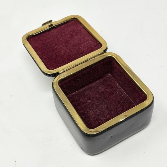 Vintage Black Leather Jewelry Trinket Hinged Box With Push Spring Button Square - Picture 5 of 9
